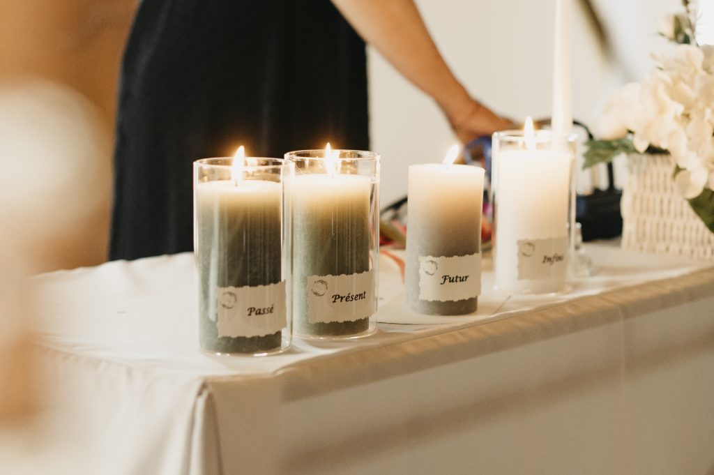 Décoration lors d'une cérémonie laïque, à Toulouse en Occitanie lors du rituel des bougies