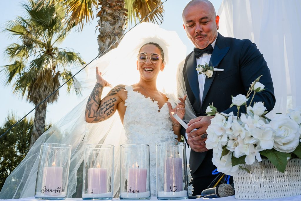 Cérémonie de mariage au clos des Aloès, près de Toulouse en Occitanie. Rituel des bougie.