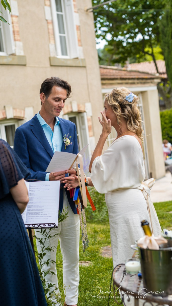 Partage des vœux en Occitanie lors d'une superbe cérémonie laïque  officiée par Aude de la plume de vos envies.